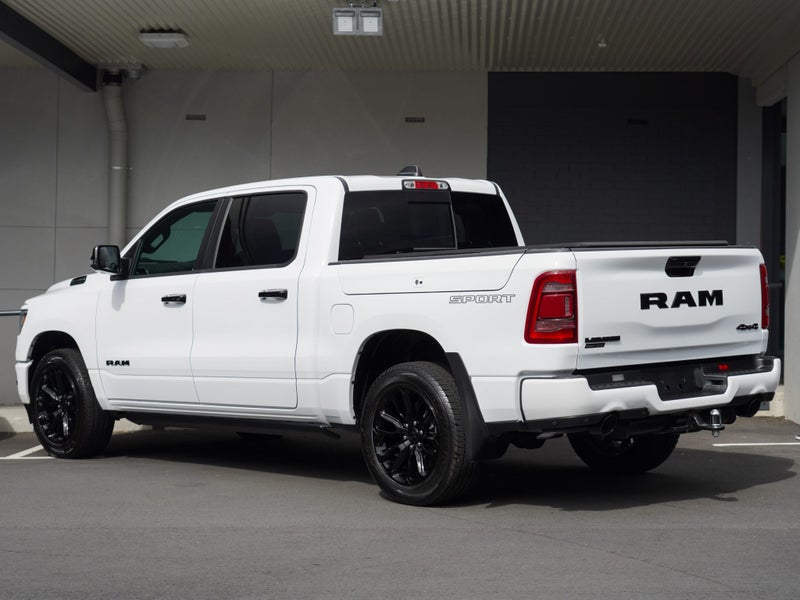 2025 Ram 1500 V8 HEMI Laramie Sport image 2