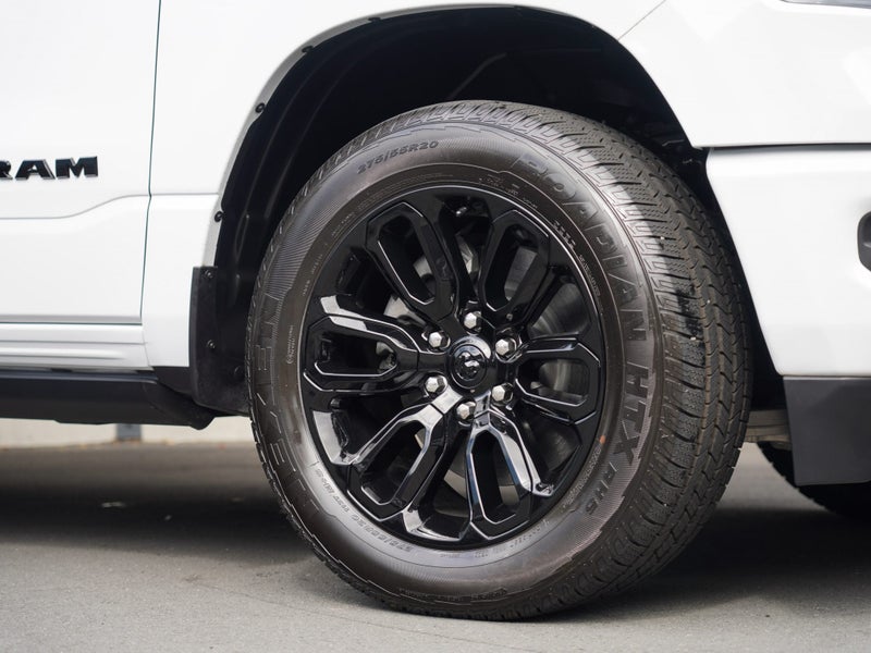 2025 Ram 1500 V8 HEMI Laramie Sport image 4