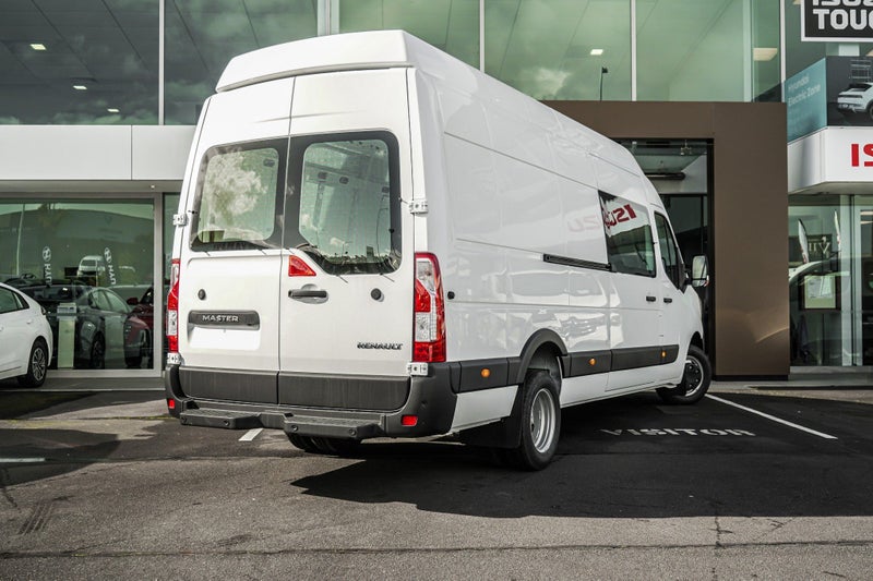 2025 Renault Master ELWB L4H3 image 3