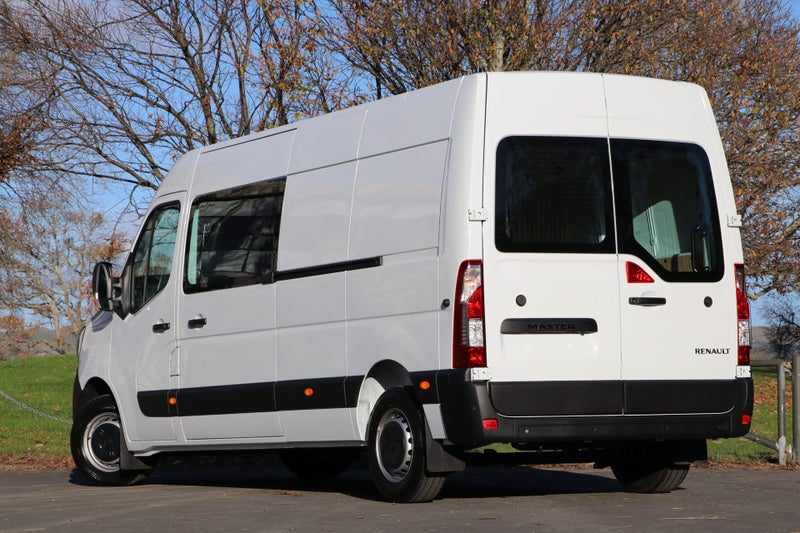 2025 Renault Master L3H2 LWB image 2