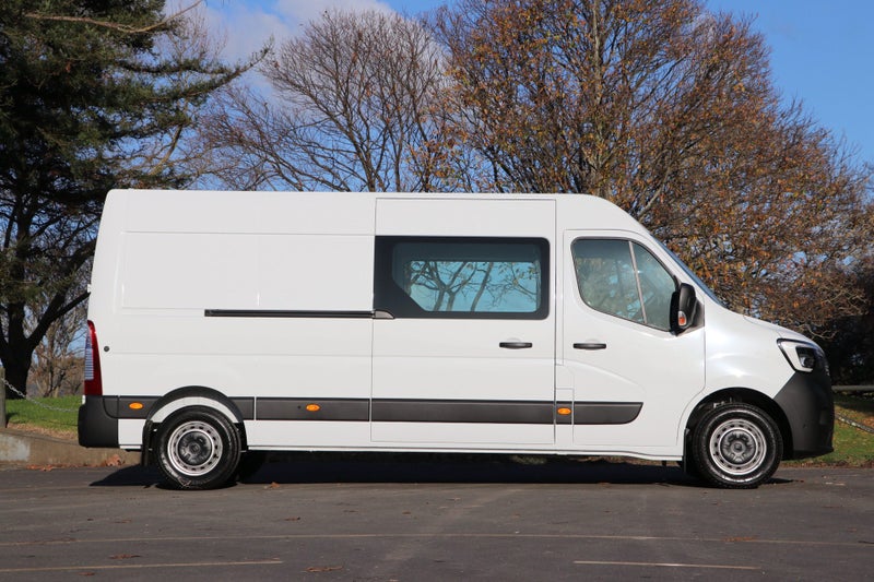2025 Renault Master L3H2 LWB image 3