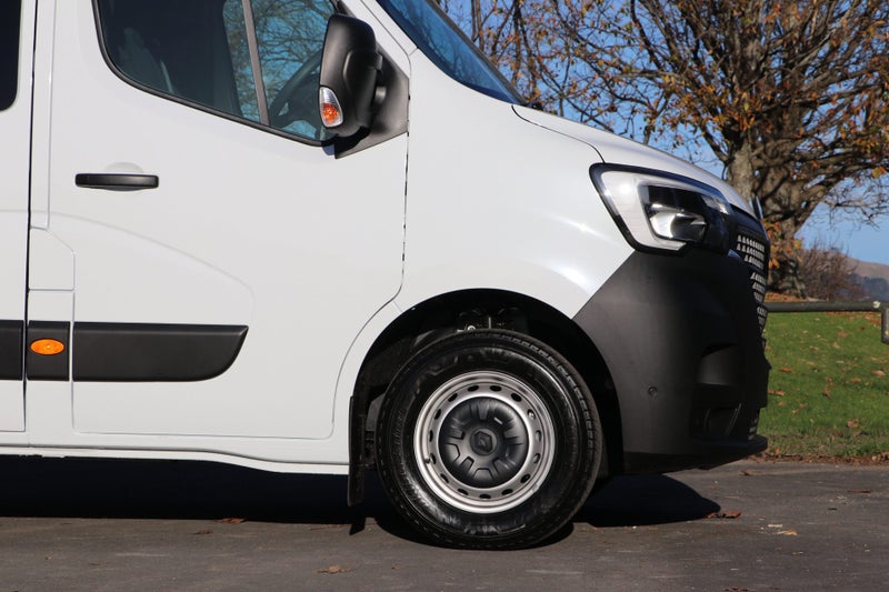 2025 Renault Master L3H2 LWB image 4