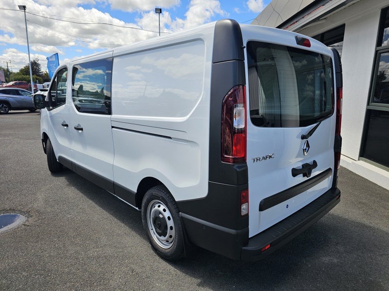 2025 Renault Trafic L2H1 LWB Auto image 5