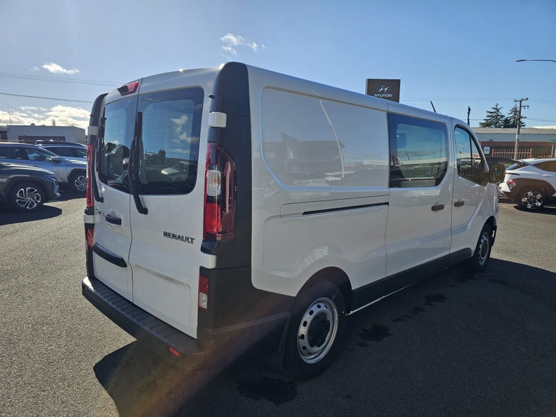 2025 Renault Trafic L2H1 LWB Auto Barn Door image 4