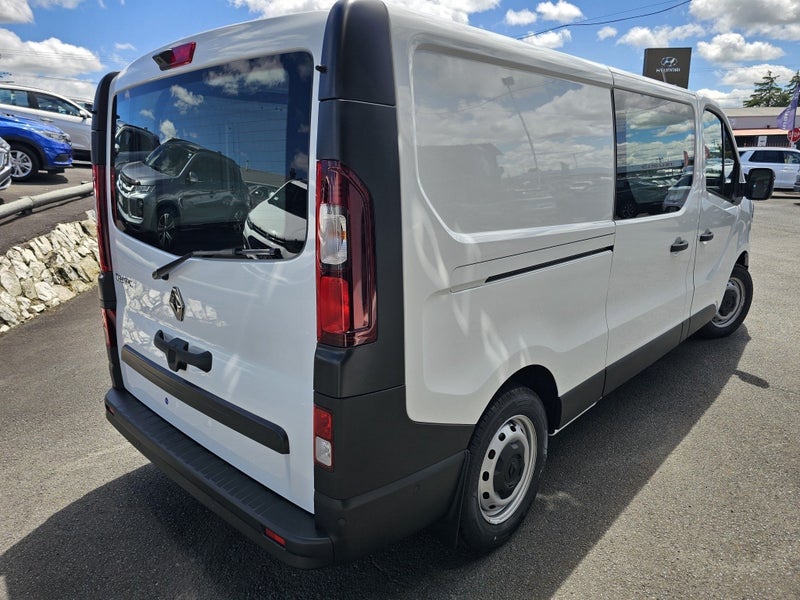 2025 Renault Trafic L2H1 LWB Auto L/U image 3