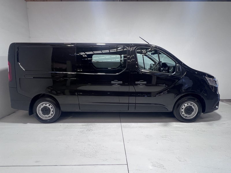 2025 Renault Trafic LWB 2.0 T/D AUTO - IN STOCK... image 3
