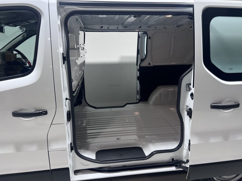 2025 Renault Trafic MWB 2.0 T/D AUTO - IN STOCK... image 5