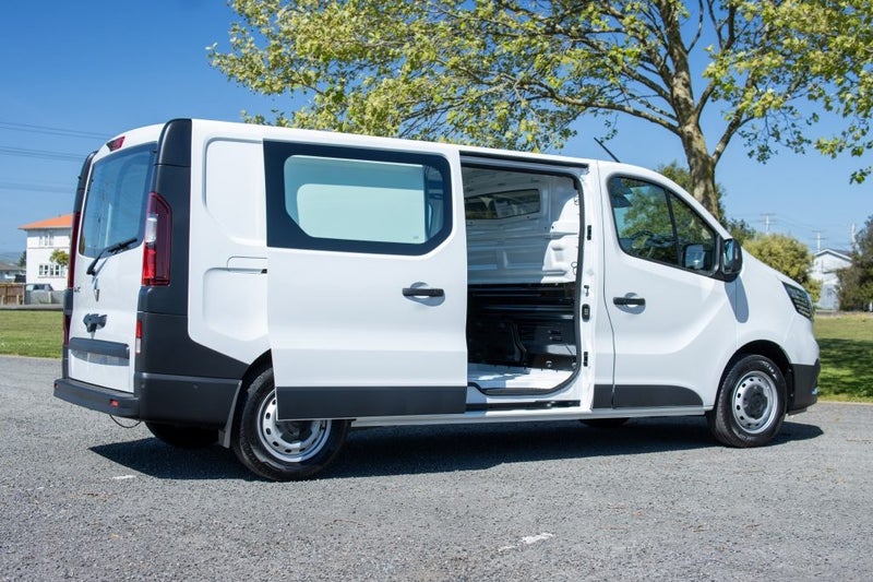 2025 Renault Trafic PH2 LWB LU 2.0TD Auto 6Spd image 5