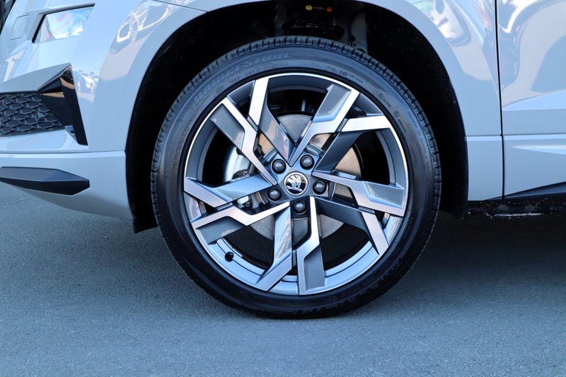 2025 Skoda Karoq Sportline 2.0L 140kW 4X4 Turbo... image 4