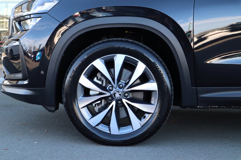 2025 Skoda Kodiaq Selection TDI 142kW Turbo Die... image 4