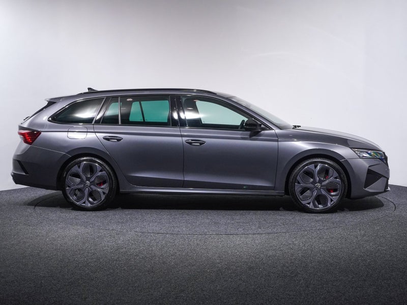 2025 Skoda Octavia RS+ Wagon 195kW image 4