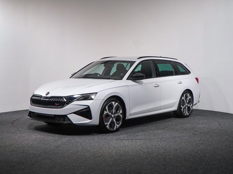 2025 Skoda Octavia RS Wagon 195kW image 3