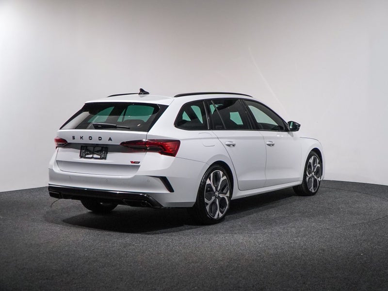 2025 Skoda Octavia RS Wagon 195kW image 5
