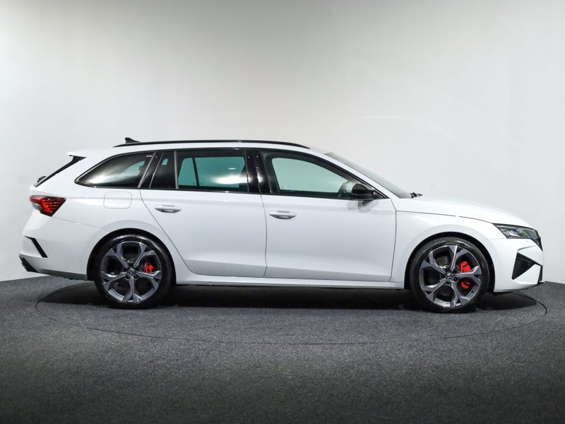 2025 Skoda Octavia RS + Wagon 195Kw image 5
