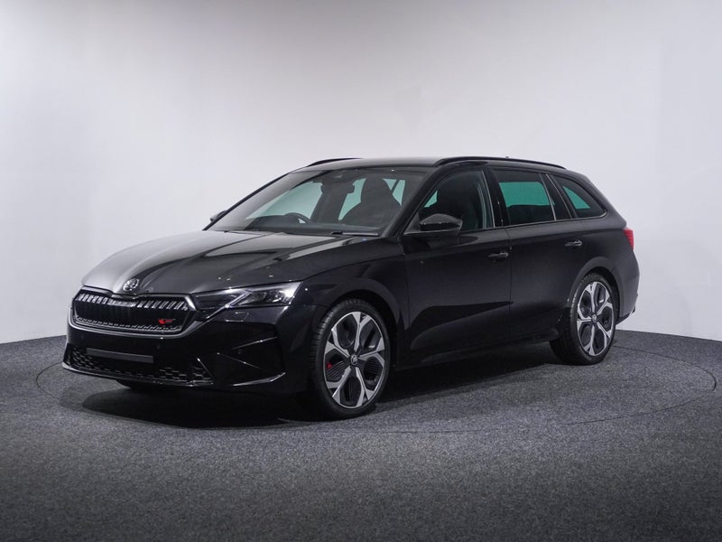 2025 Skoda Octavia RS Wagon 195kW image 3
