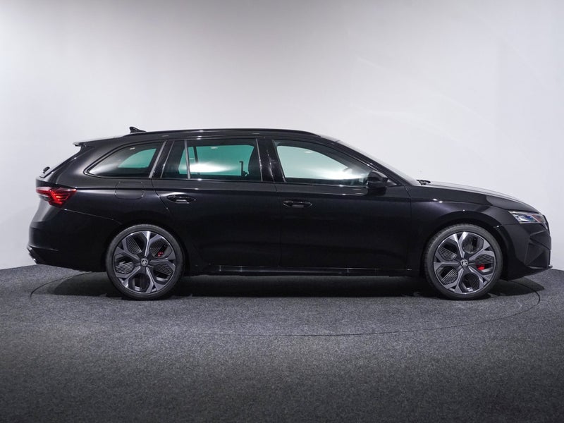 2025 Skoda Octavia RS Wagon 195kW image 4