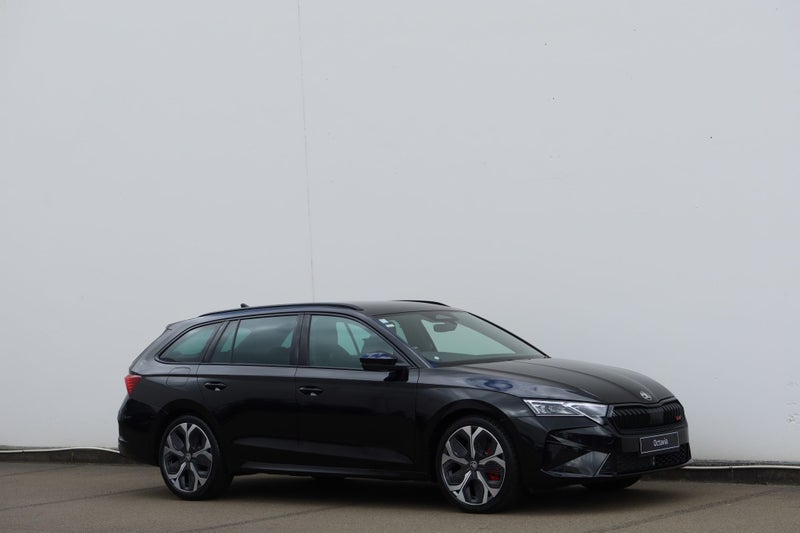 2025 Skoda Octavia Wagon RS TSI 195kW image 1