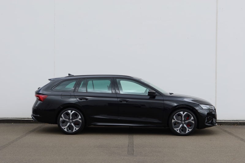 2025 Skoda Octavia Wagon RS TSI 195kW image 2