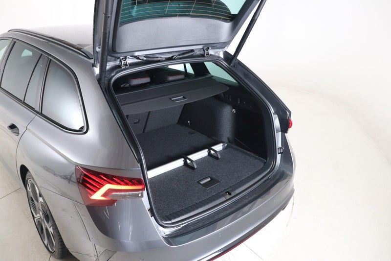 2025 Skoda Octavia Wagon RS TSI 195kW image 5