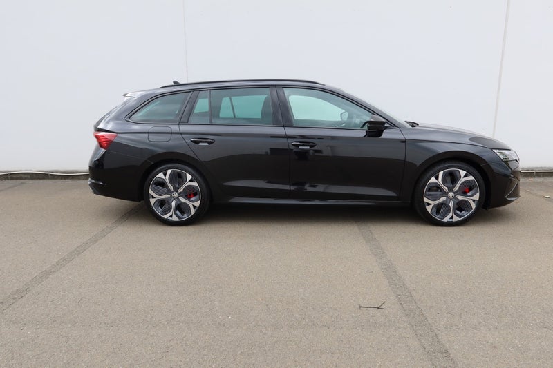 2025 Skoda Octavia Wagon RS TSI 195kw image 2