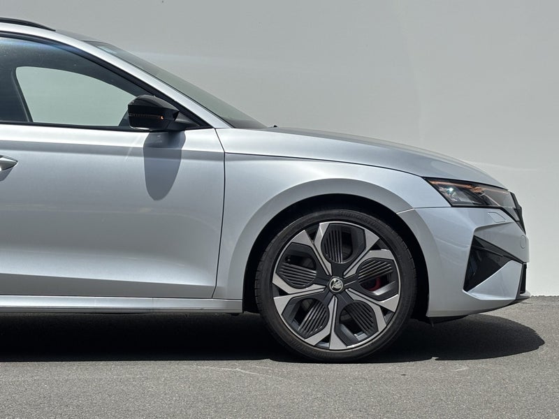 2025 Skoda Octavia Wagon RS TSI 195kW image 3