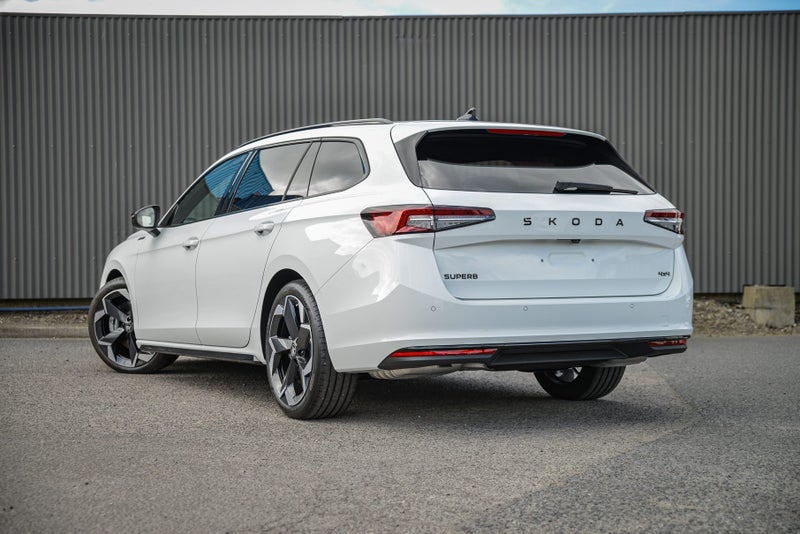 2025 Skoda Superb Sportline 195Kw 4WD 2.0P image 3