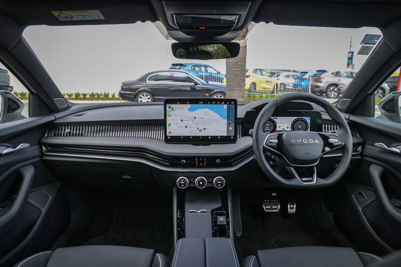 2025 Skoda Superb Sportline 195Kw 4WD 2.0P image 4
