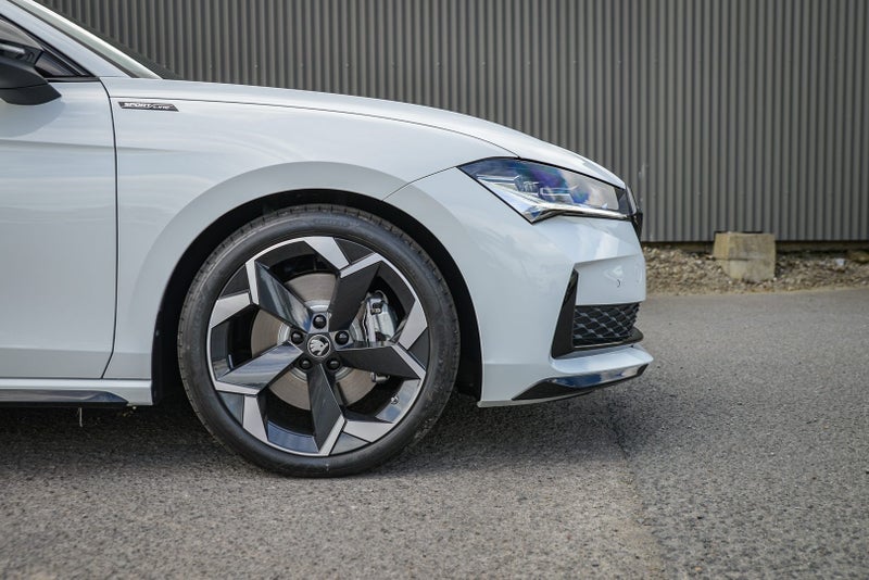 2025 Skoda Superb Sportline 195Kw 4WD 2.0P image 5