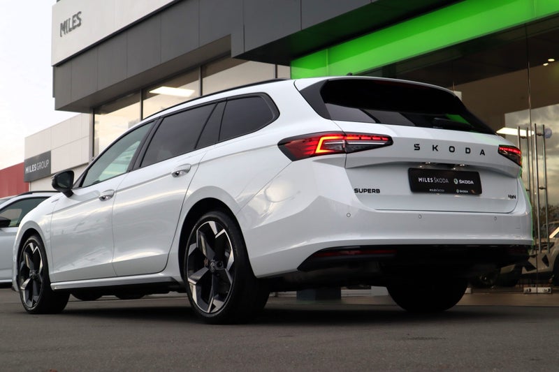2025 Skoda Superb Sportline 2.0L 195kW 4WD Turb... image 5