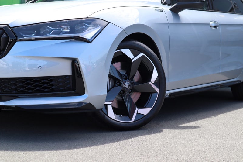 2025 Skoda Superb Sportline 2.0L 195kW 4WD Turb... image 2
