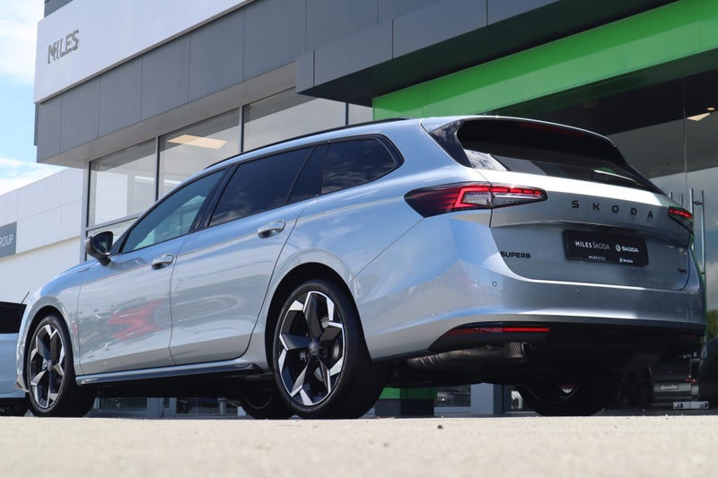 2025 Skoda Superb Sportline 2.0L 195kW 4WD Turb... image 5