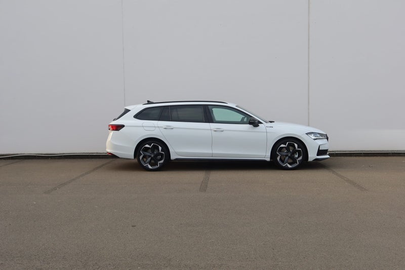 2025 Skoda Superb Sportline TSI 195kW 4x4 image 2