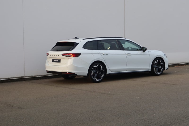 2025 Skoda Superb Sportline TSI 195kW 4x4 image 3