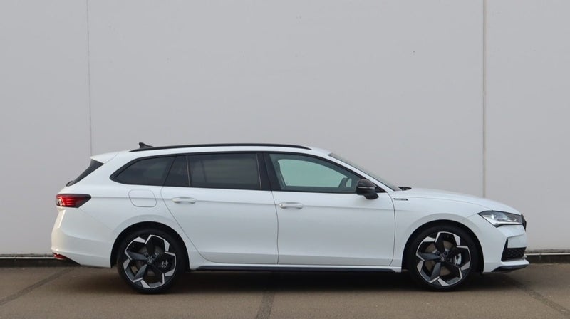 2025 Skoda Superb Sportline TSI 195kW 4x4 image 2