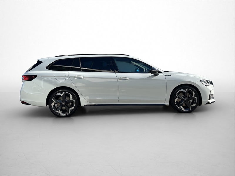 2025 Skoda Superb Wagon Sportline TSI 195 image 3