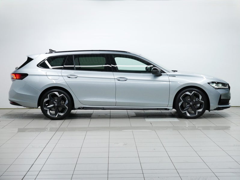 2025 Skoda Superb Wagon Sportline TSI 195 image 5