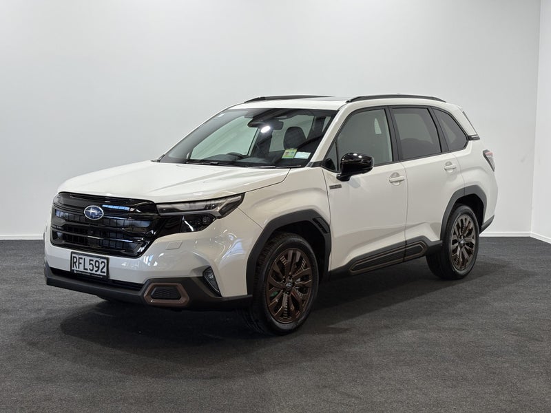 2025 Subaru Forester 2.5 AWD Hybrid Sport image 3