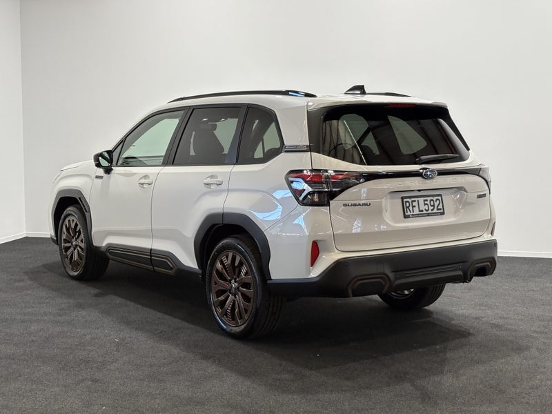 2025 Subaru Forester 2.5 AWD Hybrid Sport image 5
