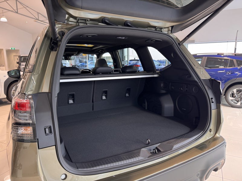 2025 Subaru Forester 2.5 Hybrid AWD Sport Wagon... image 5