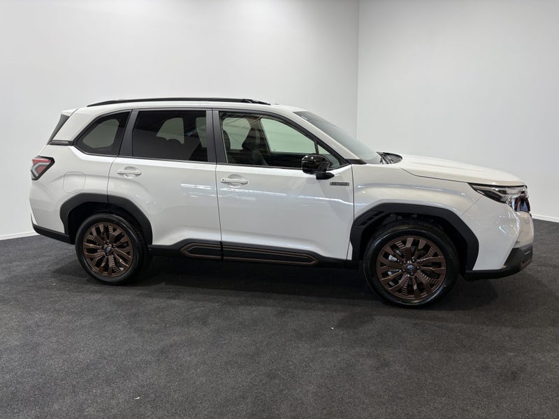 2025 Subaru Forester 2.5 Hybrid AWDTouring Wagon image 4