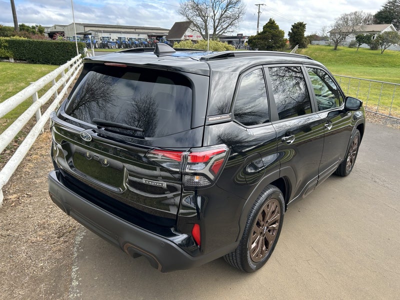 2025 Subaru Forester 2.5 Hybrid Sport CVT image 4