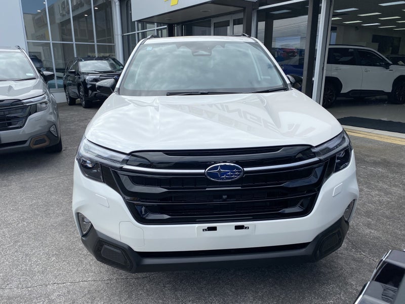 2025 Subaru Forester 2.5 Hybrid Touring Hybrid... image 5