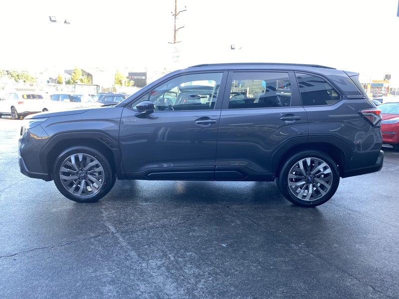 2025 Subaru Forester 2.5 Hybrid Touring Hybrid... image 5