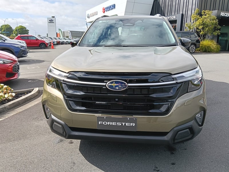 2025 Subaru Forester 2.5 Touring Hybrid AWD CVT image 2