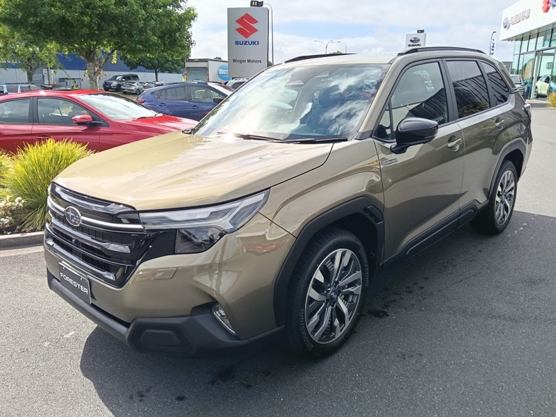 2025 Subaru Forester 2.5 Touring Hybrid AWD CVT image 3