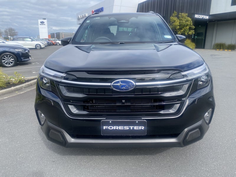 2025 Subaru Forester 2.5 Touring Hybrid AWD CVT image 2