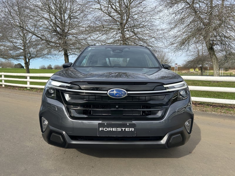 2025 Subaru Forester 2.5 Touring Hybrid AWD CVT image 2