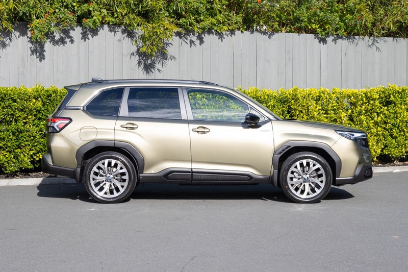 2025 Subaru Forester AWD Hybrid Touring image 2