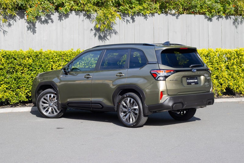 2025 Subaru Forester AWD Hybrid Touring image 3