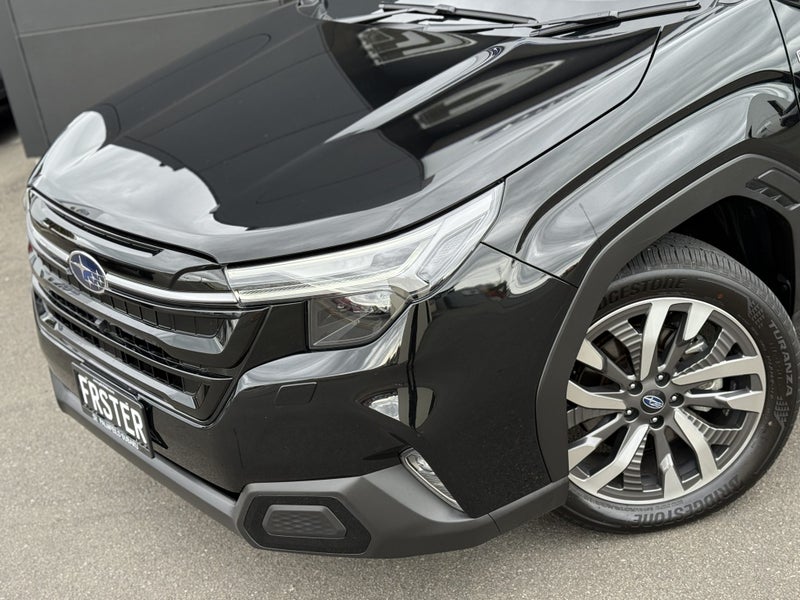 2025 Subaru Forester AWD Hybrid Touring image 3